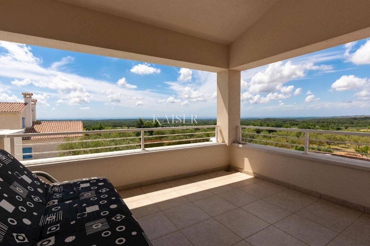 Istria, Visignano, casa con piscina e bellissima vista sul mare