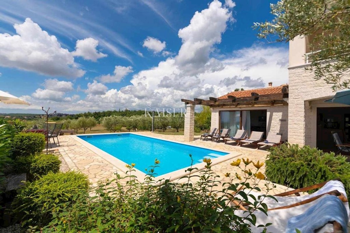 Istria, Visignano, casa con piscina e bellissima vista sul mare