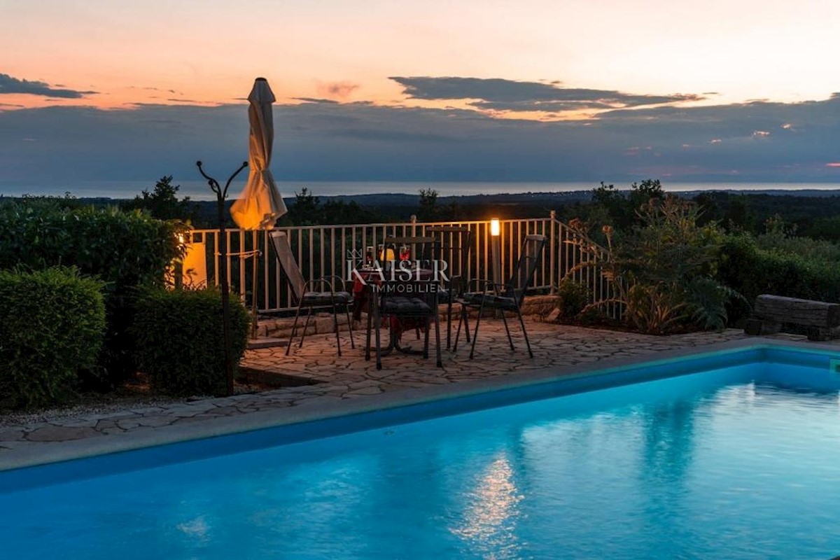 Istria, Visignano, casa con piscina e bellissima vista sul mare