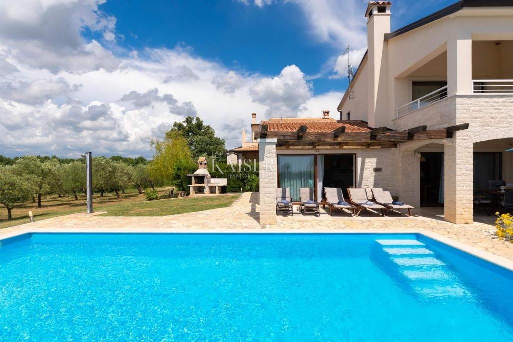 Istria, Visignano, casa con piscina e bellissima vista sul mare
