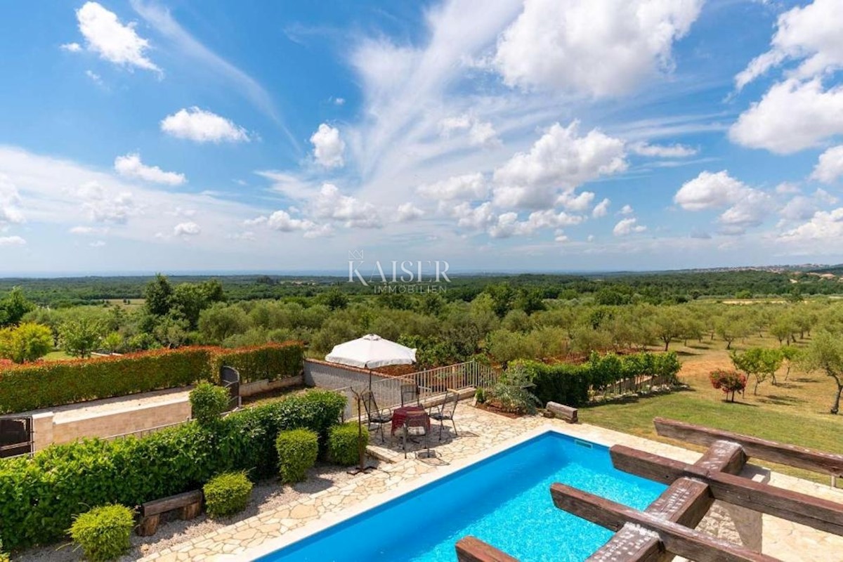 Istria, Visignano, casa con piscina e bellissima vista sul mare