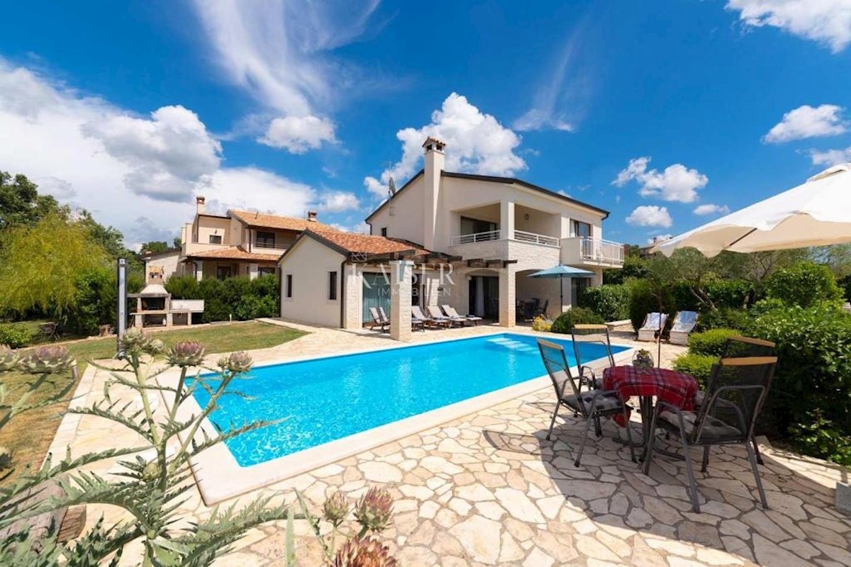 Istria, Visignano, casa con piscina e bellissima vista sul mare