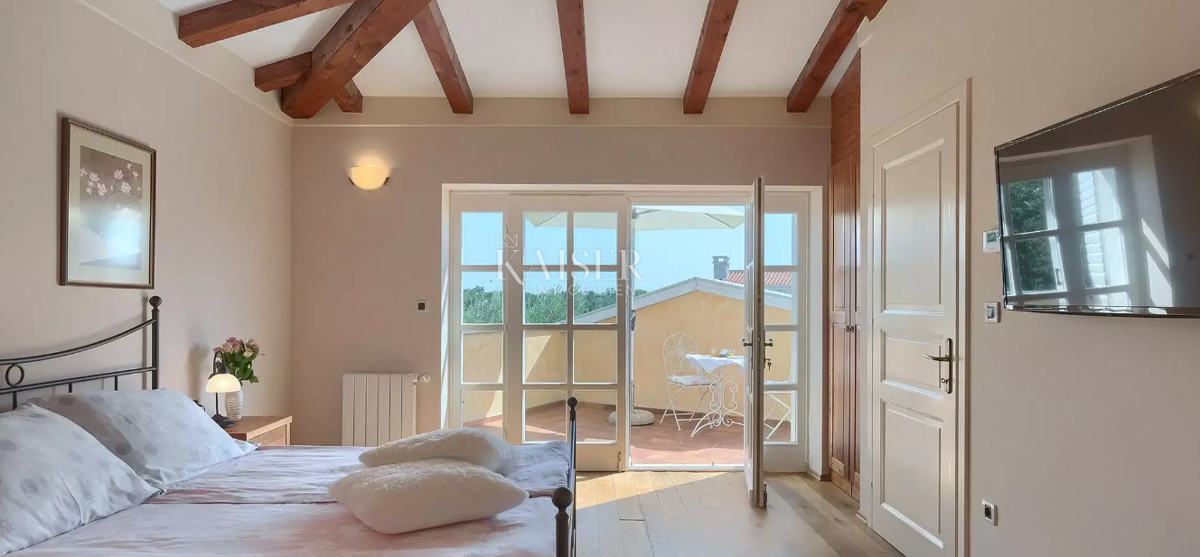 Istria - Parenzo, un'imponente villa in una posizione idilliaca