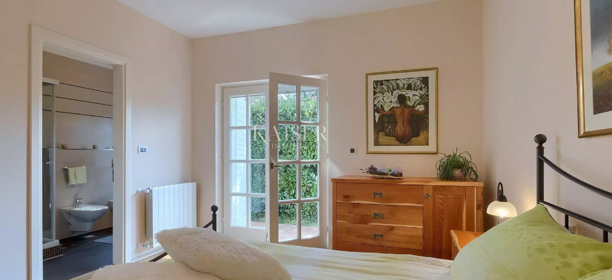 Istria - Parenzo, un'imponente villa in una posizione idilliaca