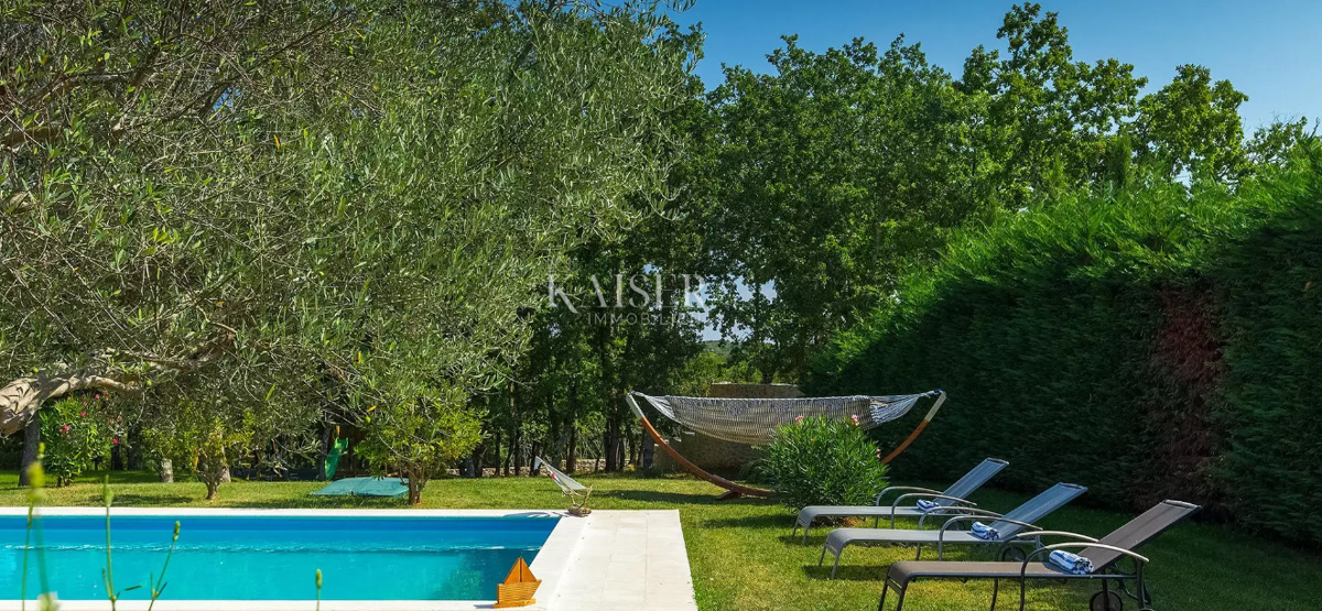 Istria - Parenzo, un'imponente villa in una posizione idilliaca
