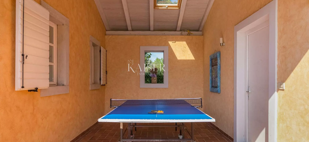 Istria - Parenzo, un'imponente villa in una posizione idilliaca