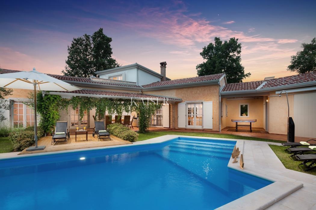 Istria - Parenzo, un'imponente villa in una posizione idilliaca