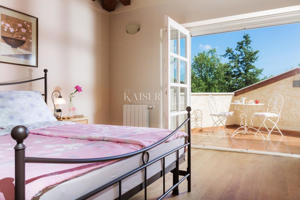 Istria - Parenzo, un'imponente villa in una posizione idilliaca