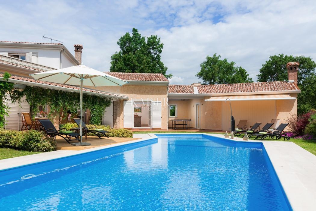 Istria - Parenzo, un'imponente villa in una posizione idilliaca