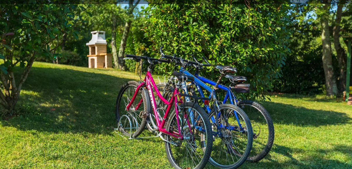 Istria - Parenzo, un'imponente villa in una posizione idilliaca