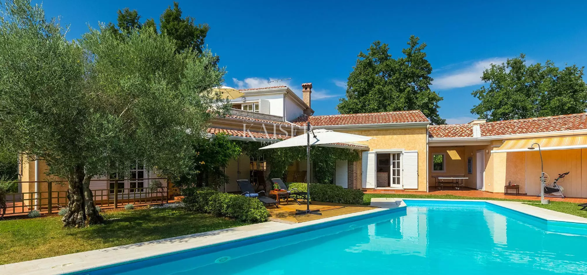 Istria - Parenzo, un'imponente villa in una posizione idilliaca