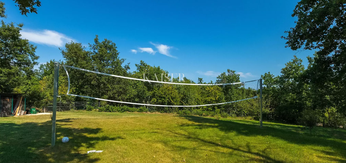 Istria - Parenzo, un'imponente villa in una posizione idilliaca