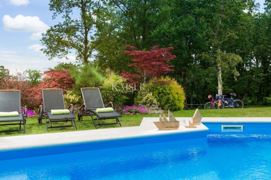 Istria - Parenzo, un'imponente villa in una posizione idilliaca