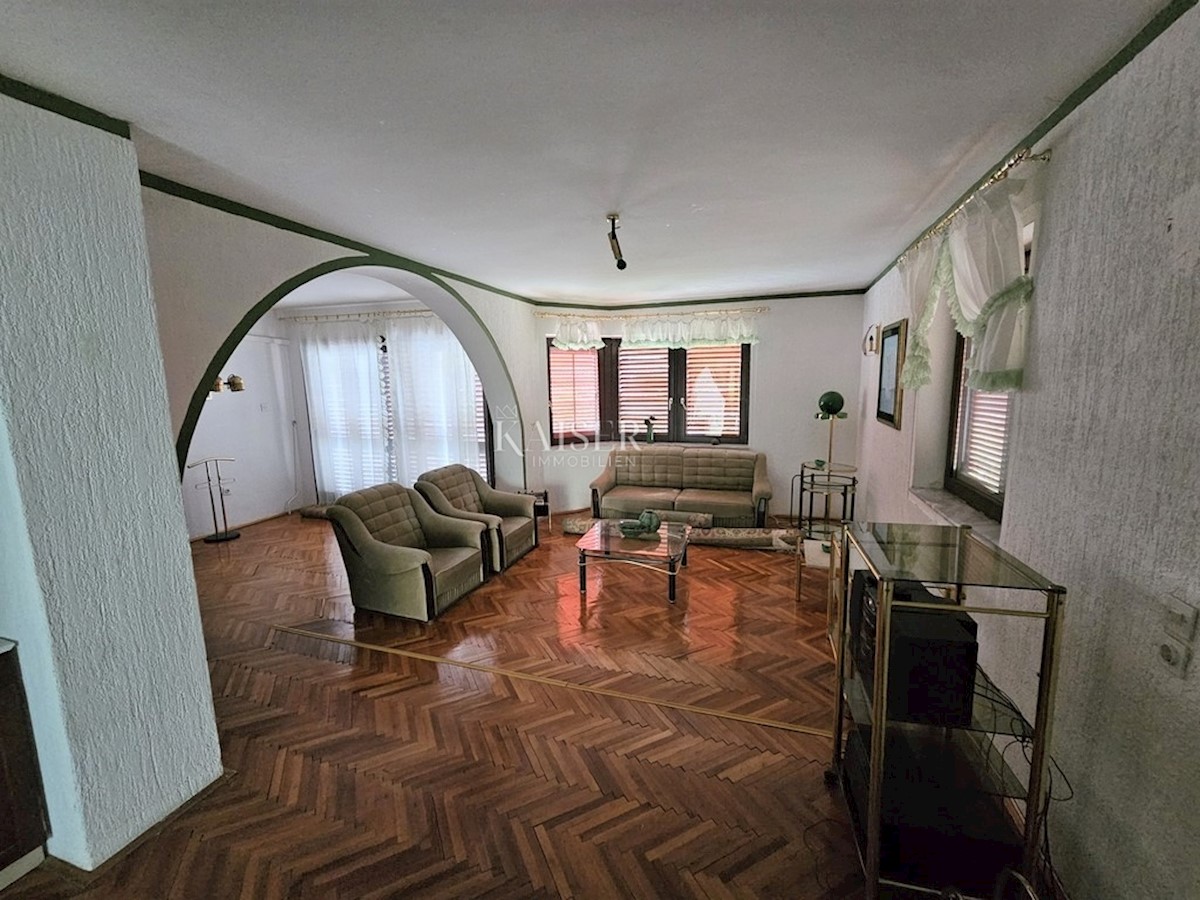 Novi Vinodolski, Klenovica - Villa da ristrutturare 322m2