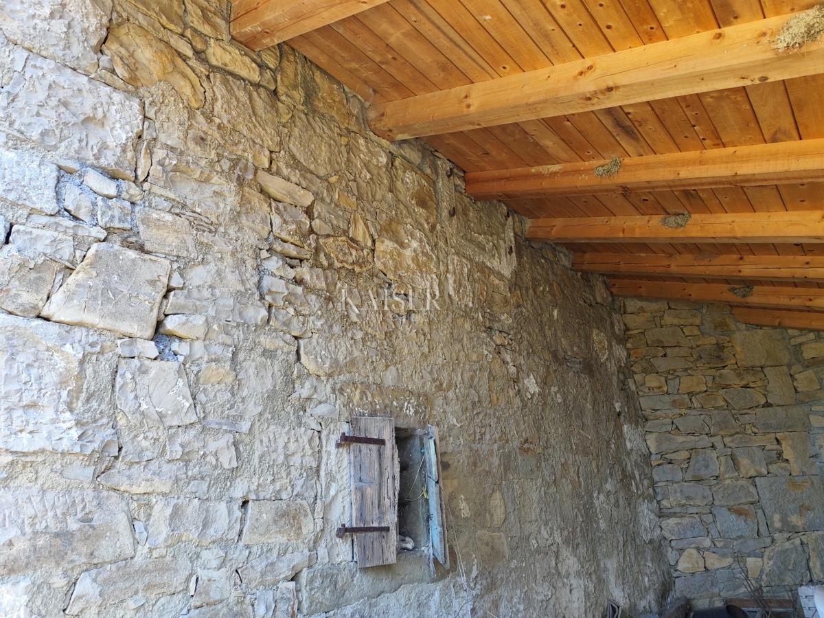 Istria, Buzet - vecchia casa con terreno edificabile