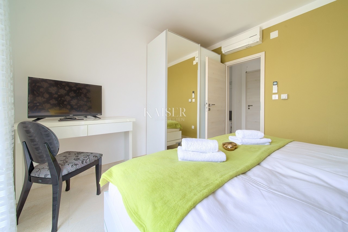 Dintorni di Krka - villa 410m2 con piscina e vista mare