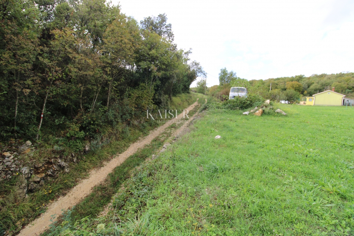 Rabac - case di 235 m2 su un terreno di 9.560 m2