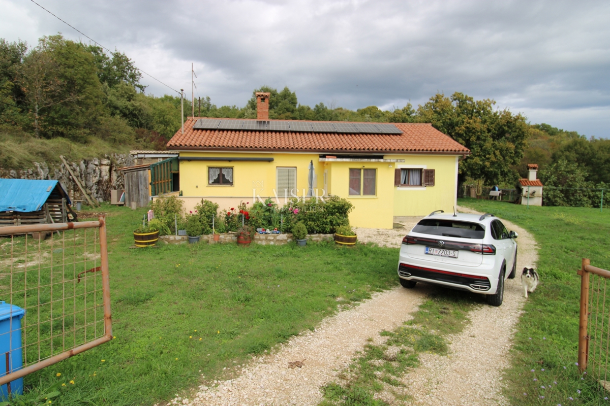 Rabac - case di 235 m2 su un terreno di 9.560 m2
