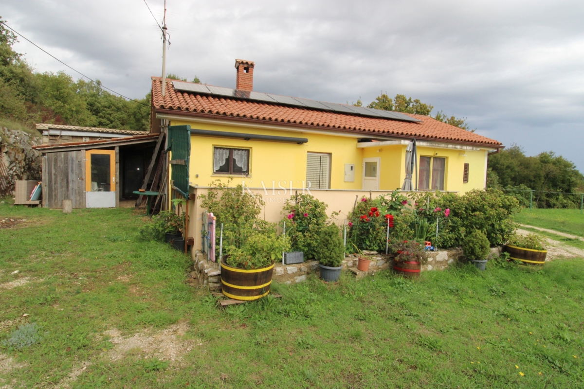 Rabac - case di 235 m2 su un terreno di 9.560 m2