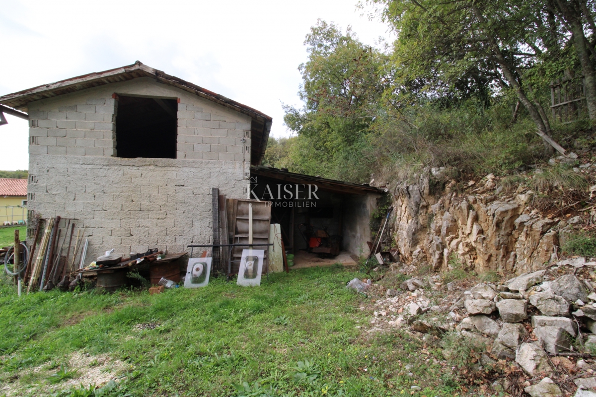 Rabac - case di 235 m2 su un terreno di 9.560 m2