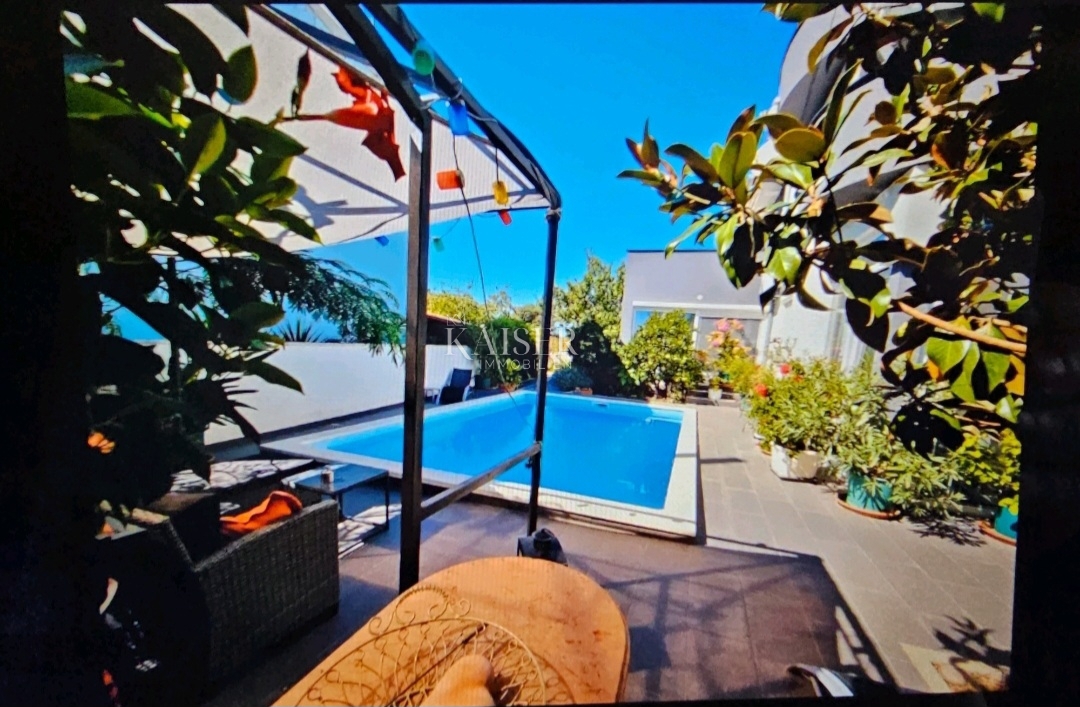 Ville Turanj, Sveti Filip I Jakov, 335m2