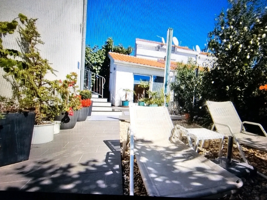 Ville Turanj, Sveti Filip I Jakov, 335m2