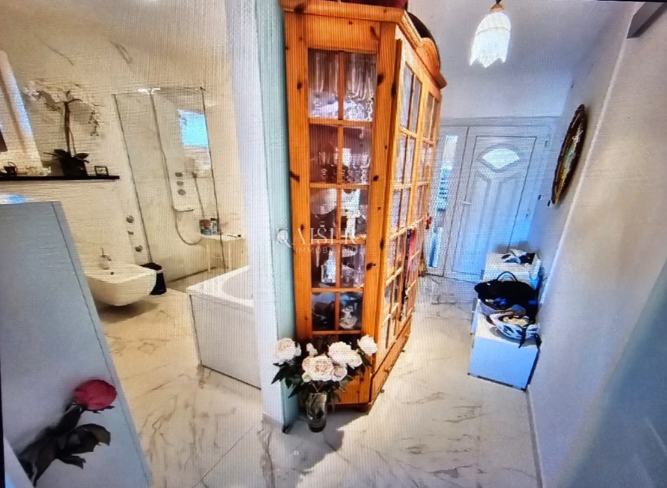 Ville Turanj, Sveti Filip I Jakov, 335m2