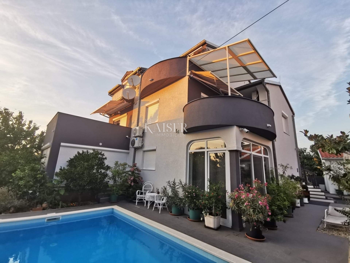 Ville Turanj, Sveti Filip I Jakov, 335m2