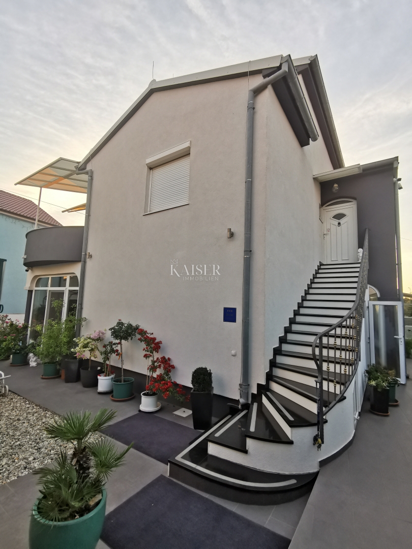 Ville Turanj, Sveti Filip I Jakov, 335m2