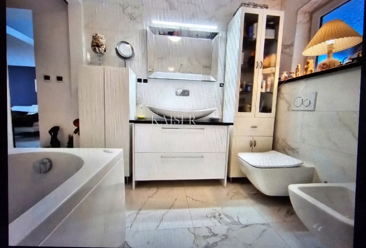 Ville Turanj, Sveti Filip I Jakov, 335m2