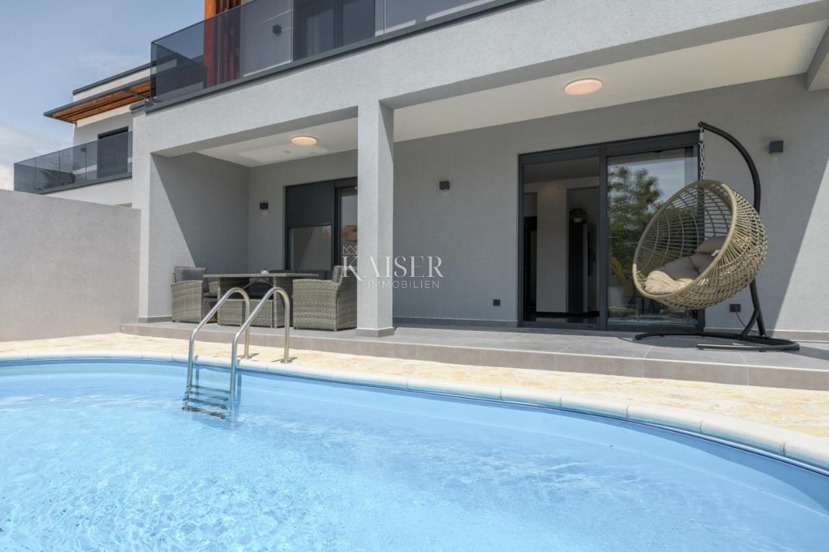 Istra, Labin - nuova costruzione con piscina, 130 m2
