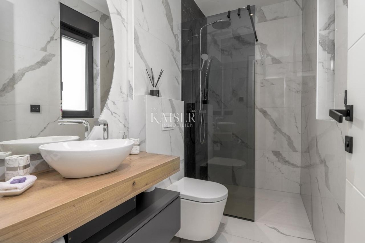 Istra, Labin - nuova costruzione con piscina, 130 m2