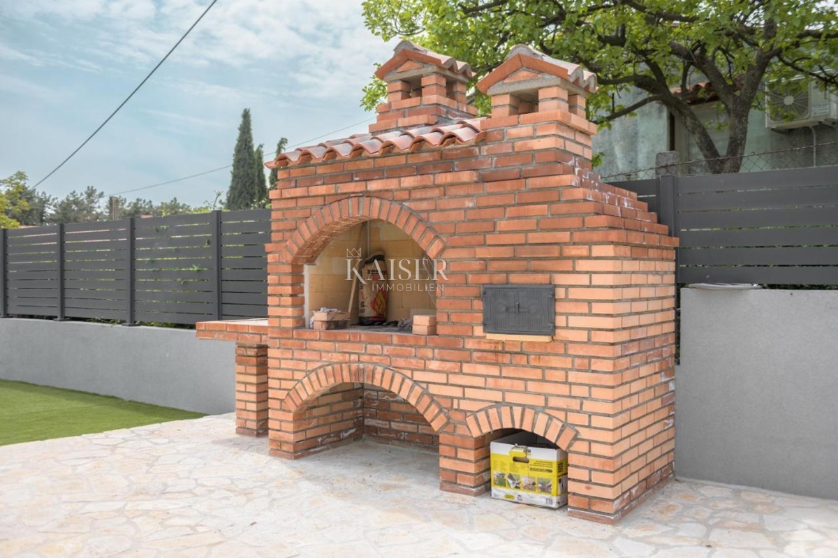 Istra, Labin - nuova costruzione con piscina, 130 m2