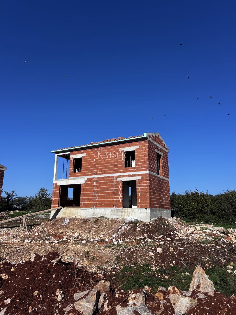 Istria - Parenzo, casa moderna con piscina