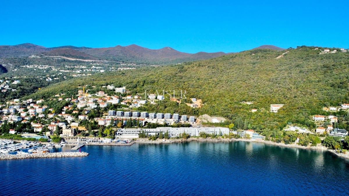 Abbazia, appartamento con giardino e vista libera sul mare 