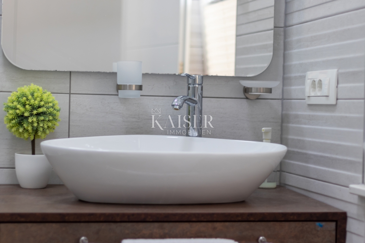 Isola di Krk, Malinska - villa moderna 190m2 con piscina e vista mare