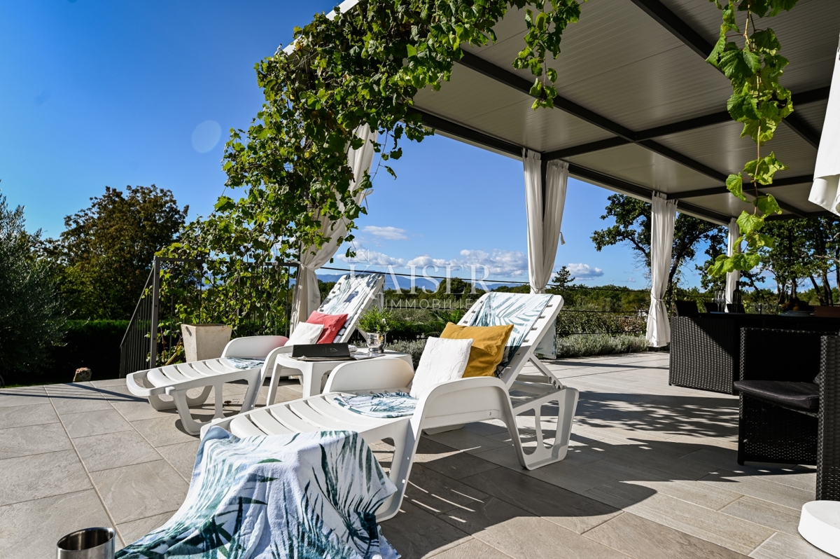 Isola di Krk, Malinska - villa moderna 190m2 con piscina e vista mare