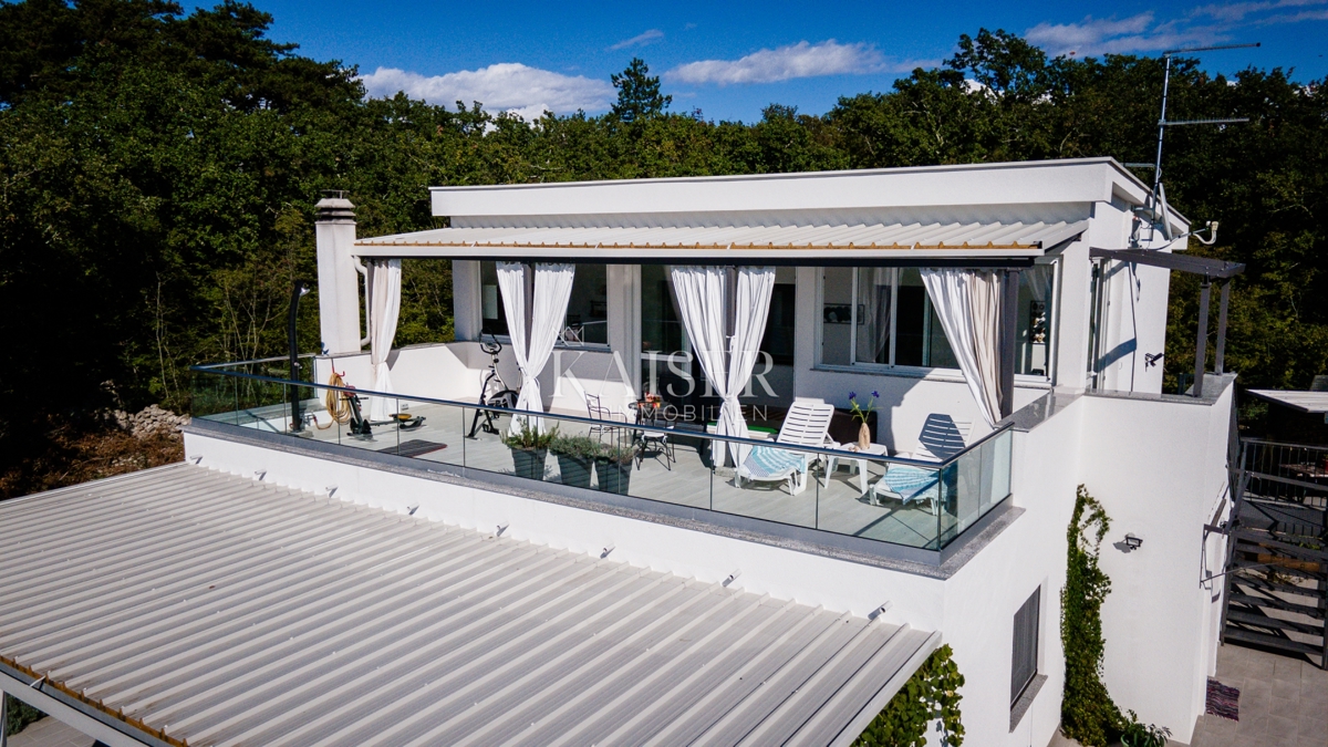Isola di Krk, Malinska - villa moderna 190m2 con piscina e vista mare