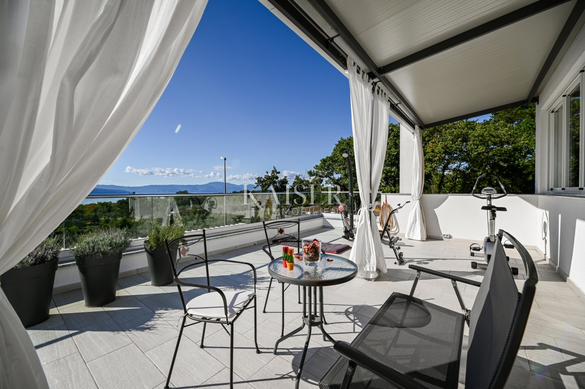 Isola di Krk, Malinska - villa moderna 190m2 con piscina e vista mare