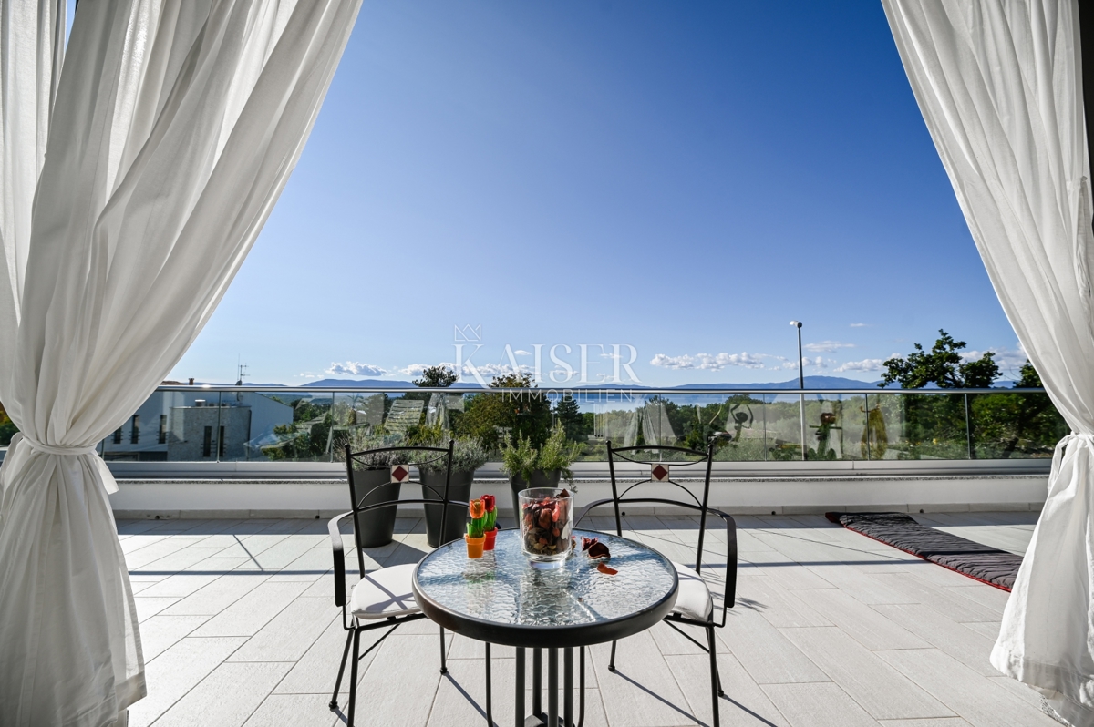 Isola di Krk, Malinska - villa moderna 190m2 con piscina e vista mare