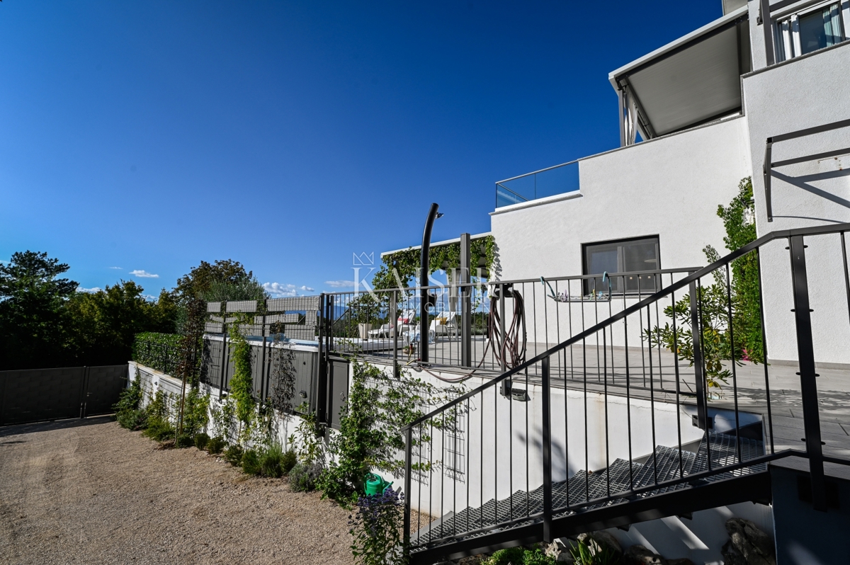 Isola di Krk, Malinska - villa moderna 190m2 con piscina e vista mare