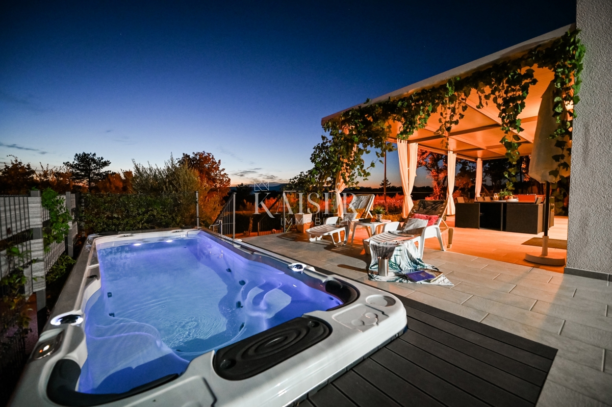 Isola di Krk, Malinska - villa moderna 190m2 con piscina e vista mare