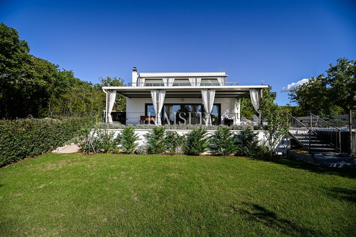 Isola di Krk, Malinska - villa moderna 190m2 con piscina e vista mare