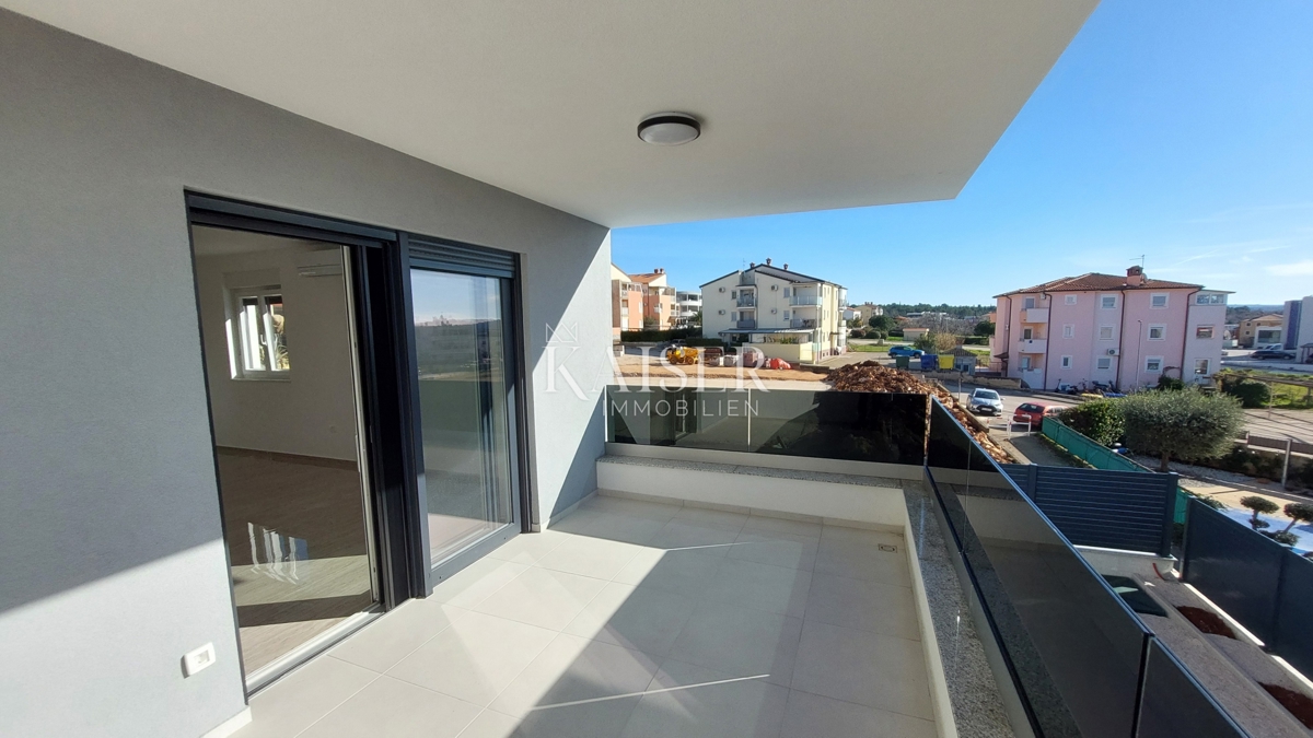 Istria, Cittanova - appartamento con due camere da letto e soggiorno, 68m2, primo piano