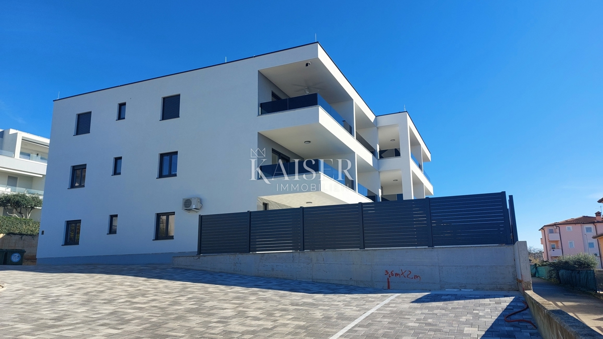 Istria, Cittanova - appartamento con due camere da letto e soggiorno, 68m2, primo piano