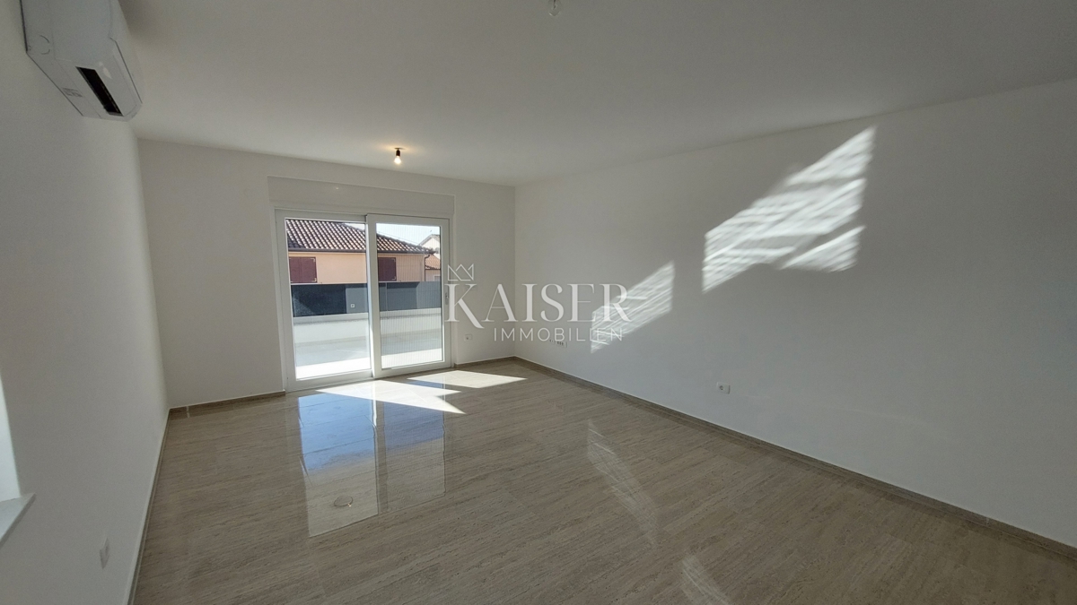 Istria, Cittanova - appartamento con due camere da letto e soggiorno, 68m2, primo piano