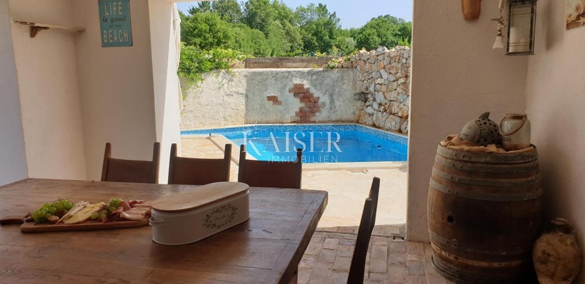 Isola di Krk, Malinska - casa in pietra 120m2 con piscina