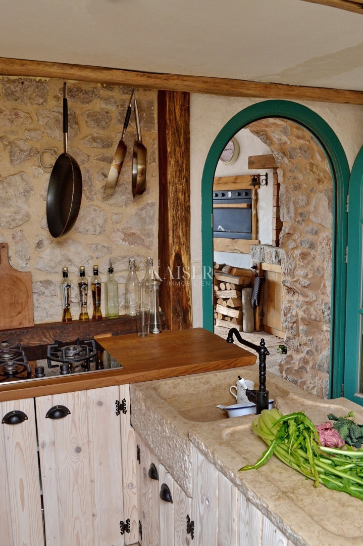 Isola di Krk, Malinska - casa in pietra 120m2 con piscina