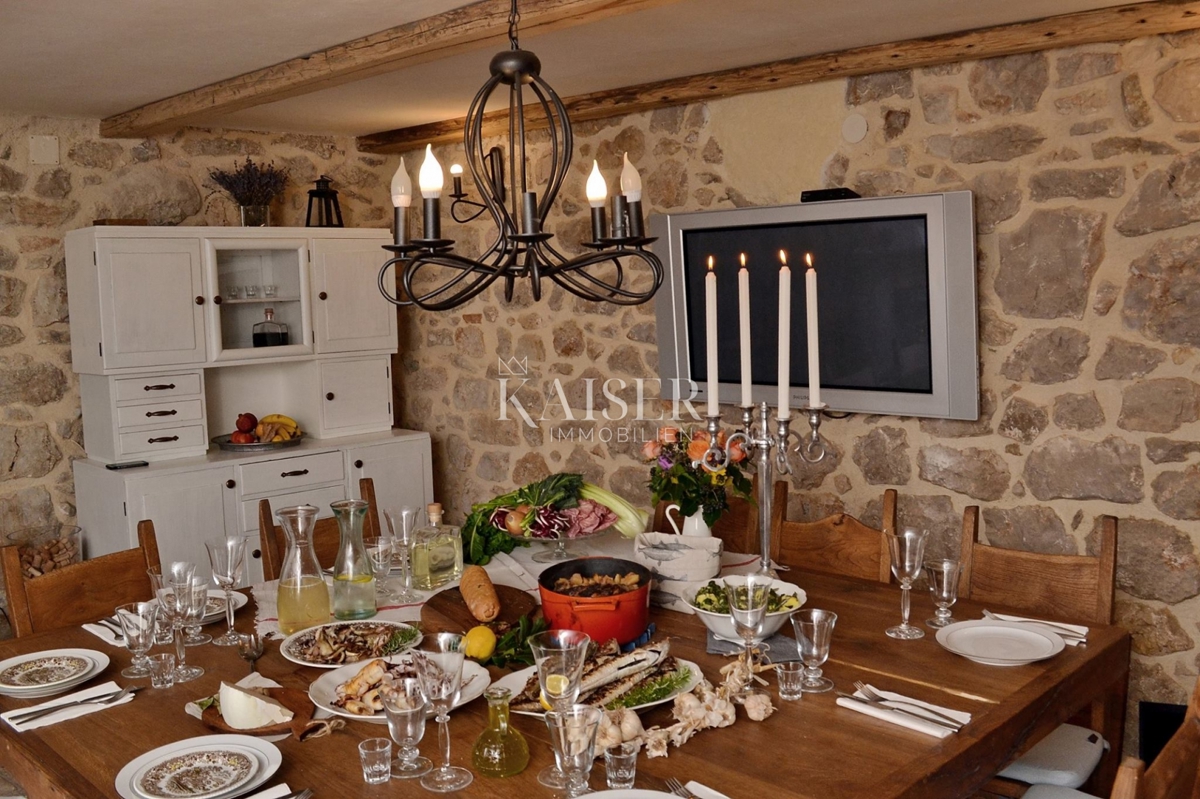 Isola di Krk, Malinska - casa in pietra 120m2 con piscina