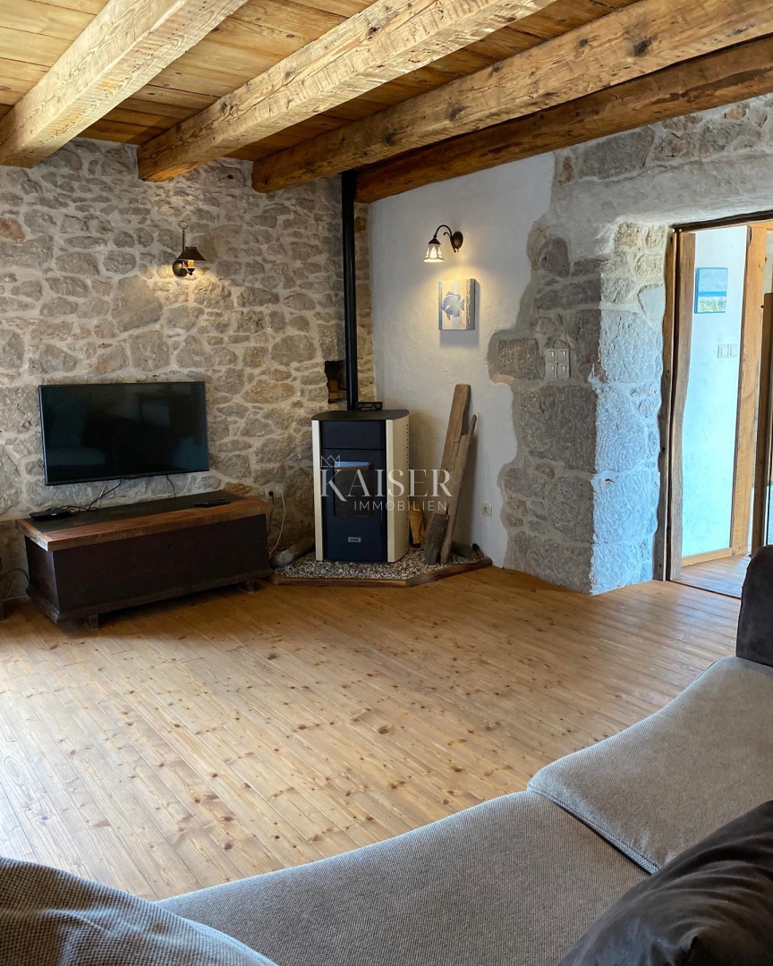 Isola di Krk, Malinska - casa in pietra 120m2 con piscina